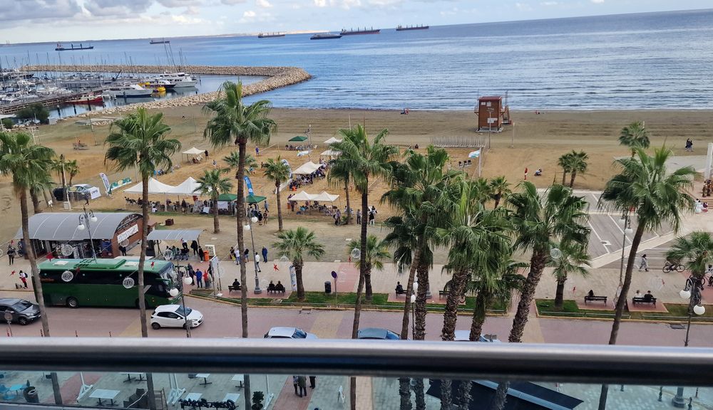 cypr - larnaka - plaża przy Finikoudes