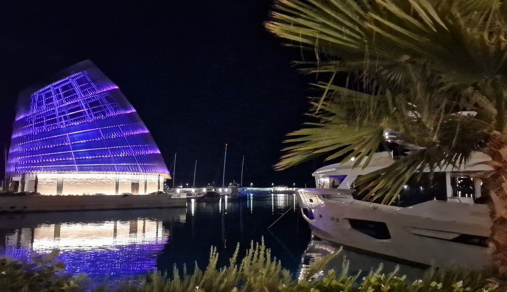 ayia napa marina z jachtem